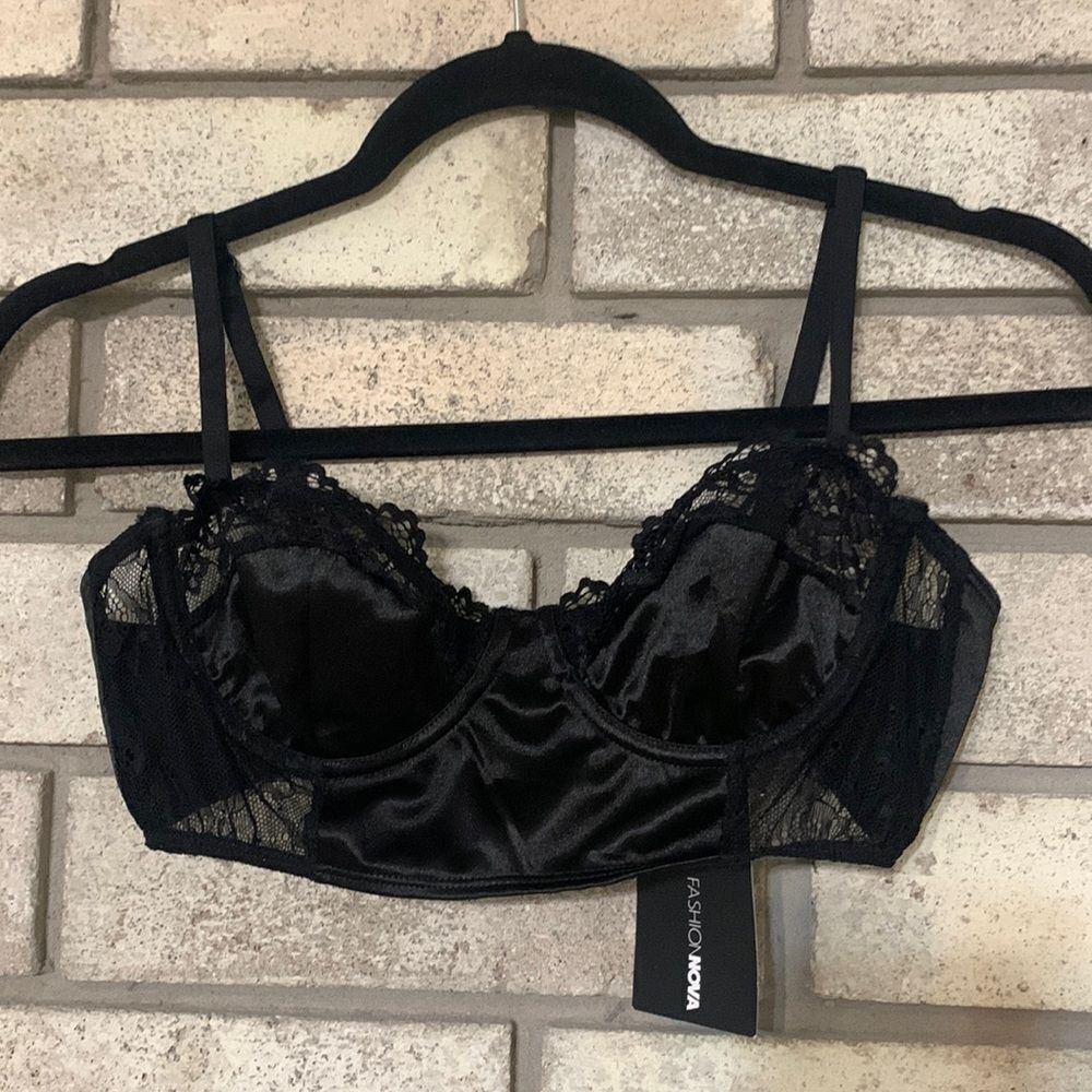 3for$20 NWT bra has underwire size small